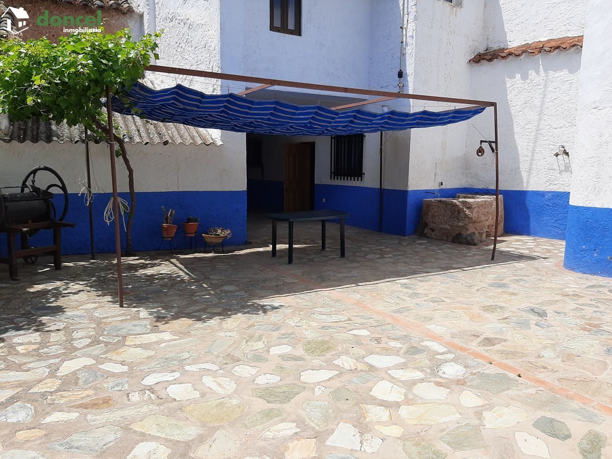 210603/2558012.- Inmobiliaria Doncel, vende, CASA DE PUEBLO EN GRANATULA DE CALATRAVA/Ciudad Real, se encuentra cercano a comercios, cercano a transporte público, cercano a colegios, cercano al centro — Foto 1