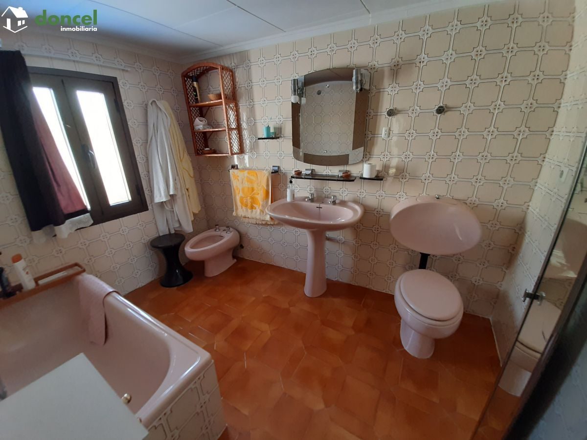 210603/2558012.- Inmobiliaria Doncel, vende, CASA DE PUEBLO EN GRANATULA DE CALATRAVA/Ciudad Real, se encuentra cercano a comercios, cercano a transporte público, cercano a colegios, cercano al centro — Foto 12