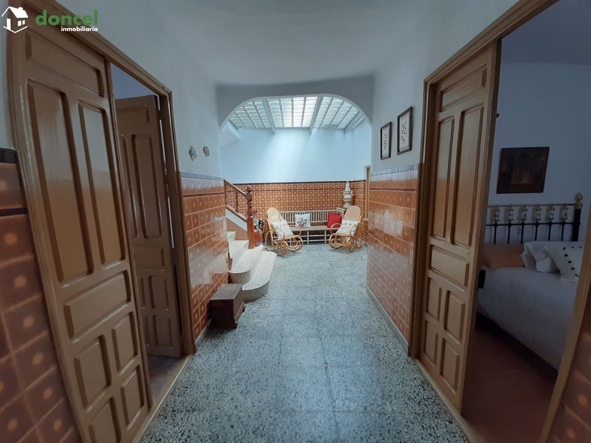 210603/2558012.- Inmobiliaria Doncel, vende, CASA DE PUEBLO EN GRANATULA DE CALATRAVA/Ciudad Real, se encuentra cercano a comercios, cercano a transporte público, cercano a colegios, cercano al centro — Foto 3