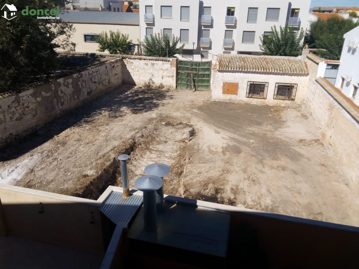 Inmobiliaria Doncel, vende, PARCELA URBANA EN CARRION DE CALATRAVA/Ciudad Real, con una superficie de seiscientos metros cuadrados, se encuentra cercano a comercios, cercano a transporte público, cerc — Foto 1