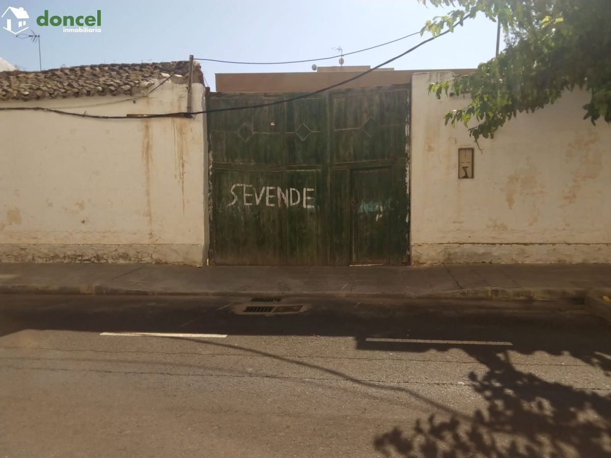 Inmobiliaria Doncel, vende, PARCELA URBANA EN CARRION DE CALATRAVA/Ciudad Real, con una superficie de seiscientos metros cuadrados, se encuentra cercano a comercios, cercano a transporte público, cerc — Foto 2