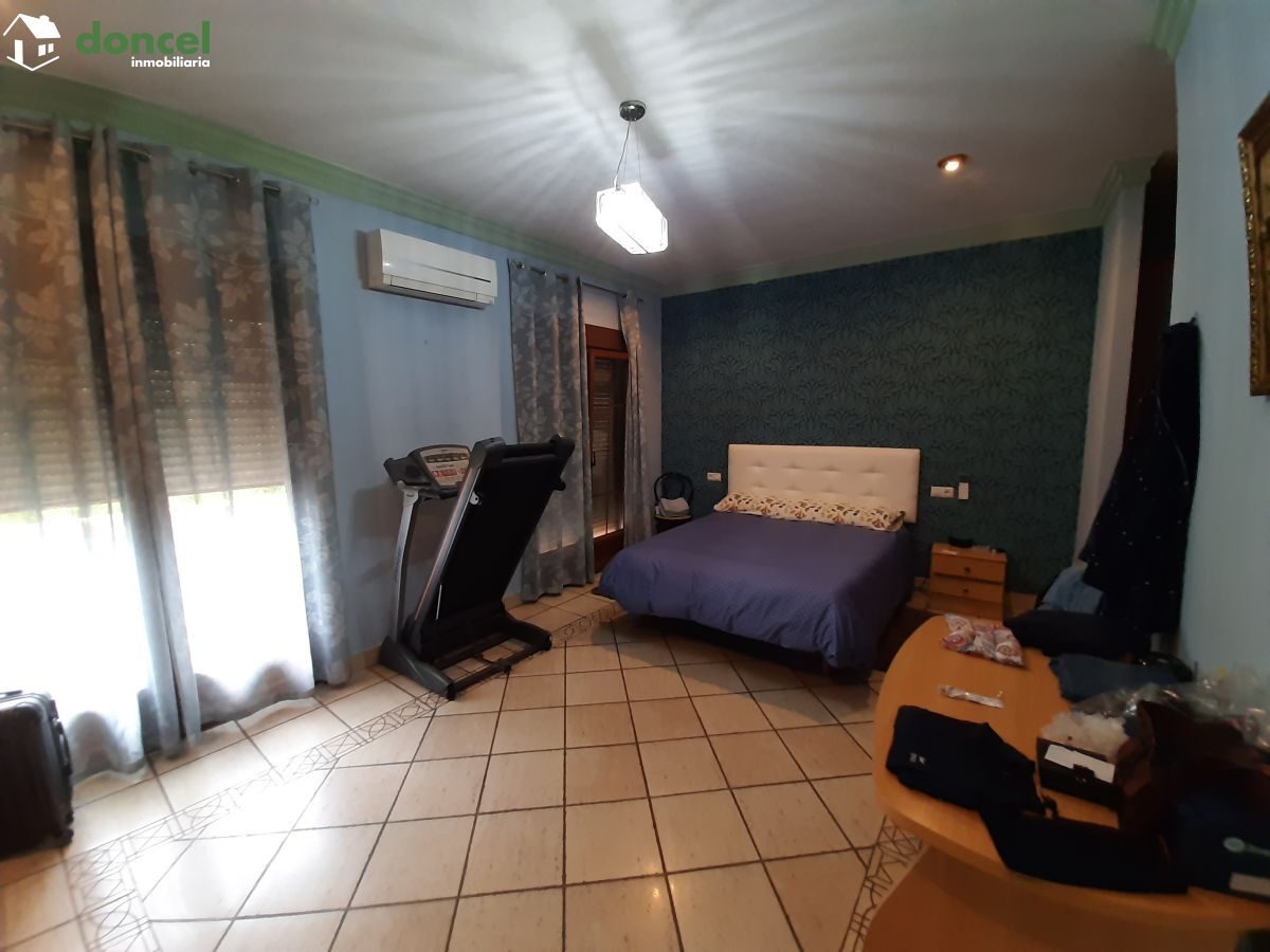 220409/2579175, Inmobiliaria Doncel, vende, en BOLALOS DE CTVA./Ciudad Real, dúplex de tres dormitorios y dos baños, dispone d cocina amueblada, dos salones, calefacción de gasóleo y aire acondicionad — Foto 10