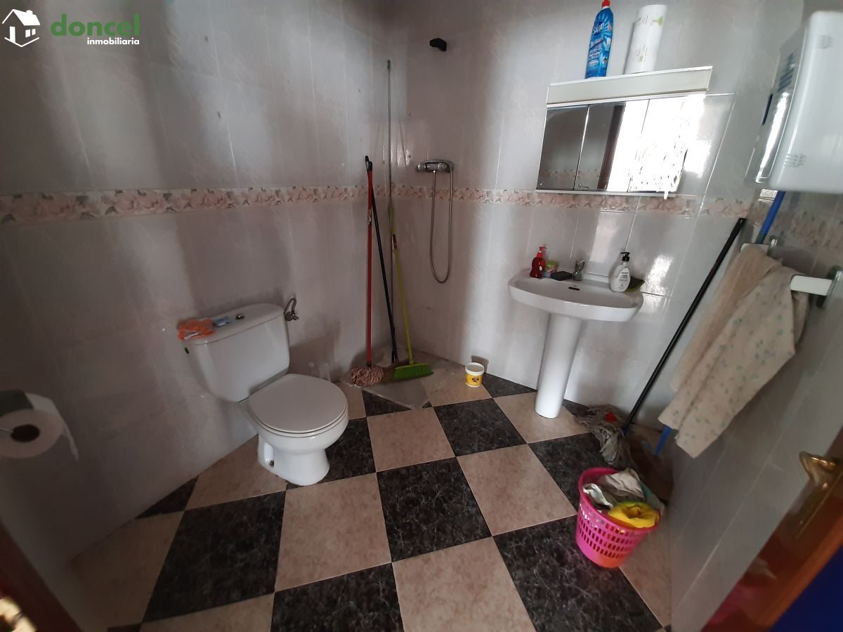 220408/2579271.- Inmobiliaria Doncel, vende, CASA EN ALMAGRO/Ciudad Real, se encuentra cercano a comercios, cercano a transporte público, cercano a colegios, cercano al centro, distribuida en tres dor — Foto 12