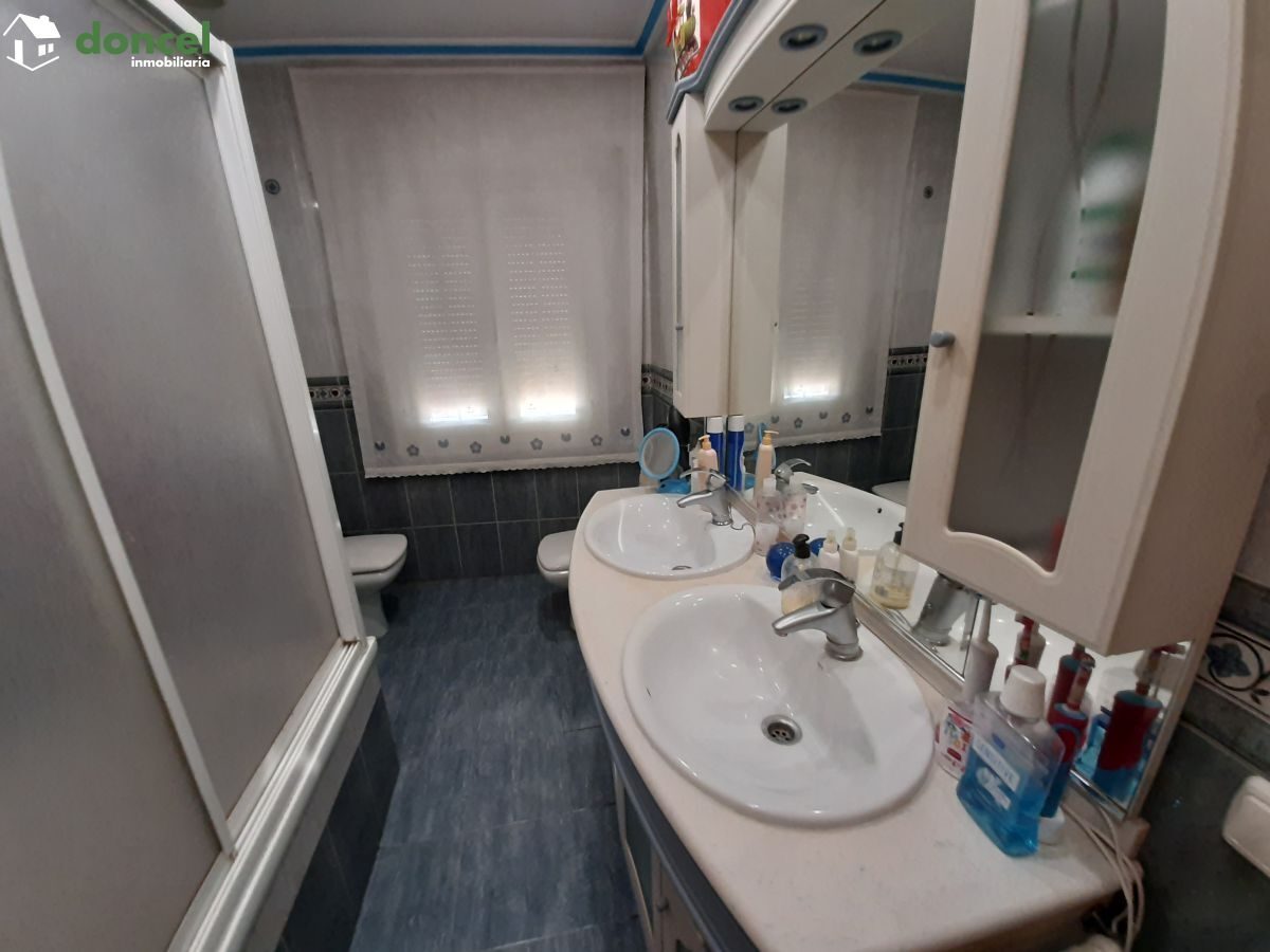 220408/2579271.- Inmobiliaria Doncel, vende, CASA EN ALMAGRO/Ciudad Real, se encuentra cercano a comercios, cercano a transporte público, cercano a colegios, cercano al centro, distribuida en tres dor — Foto 3