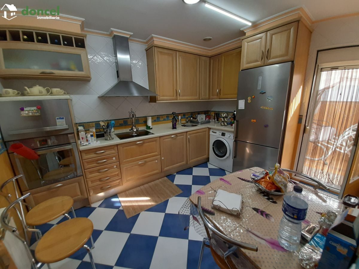 220408/2579271.- Inmobiliaria Doncel, vende, CASA EN ALMAGRO/Ciudad Real, se encuentra cercano a comercios, cercano a transporte público, cercano a colegios, cercano al centro, distribuida en tres dor — Foto 2