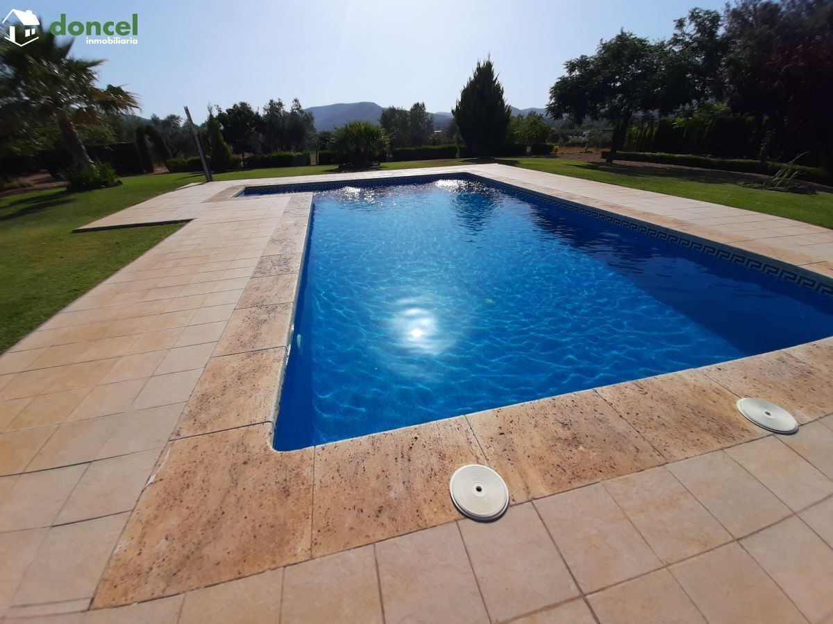Inmobiliaria Doncel, vende, CHALET EN PIEDRABUENA/CIUDAD REAL a veinticinco minutos de la capital, sobre una parcela de veinte mil metros cuadrados, distribuido en cuatro dormitorios y tres baños, dis — Foto 21