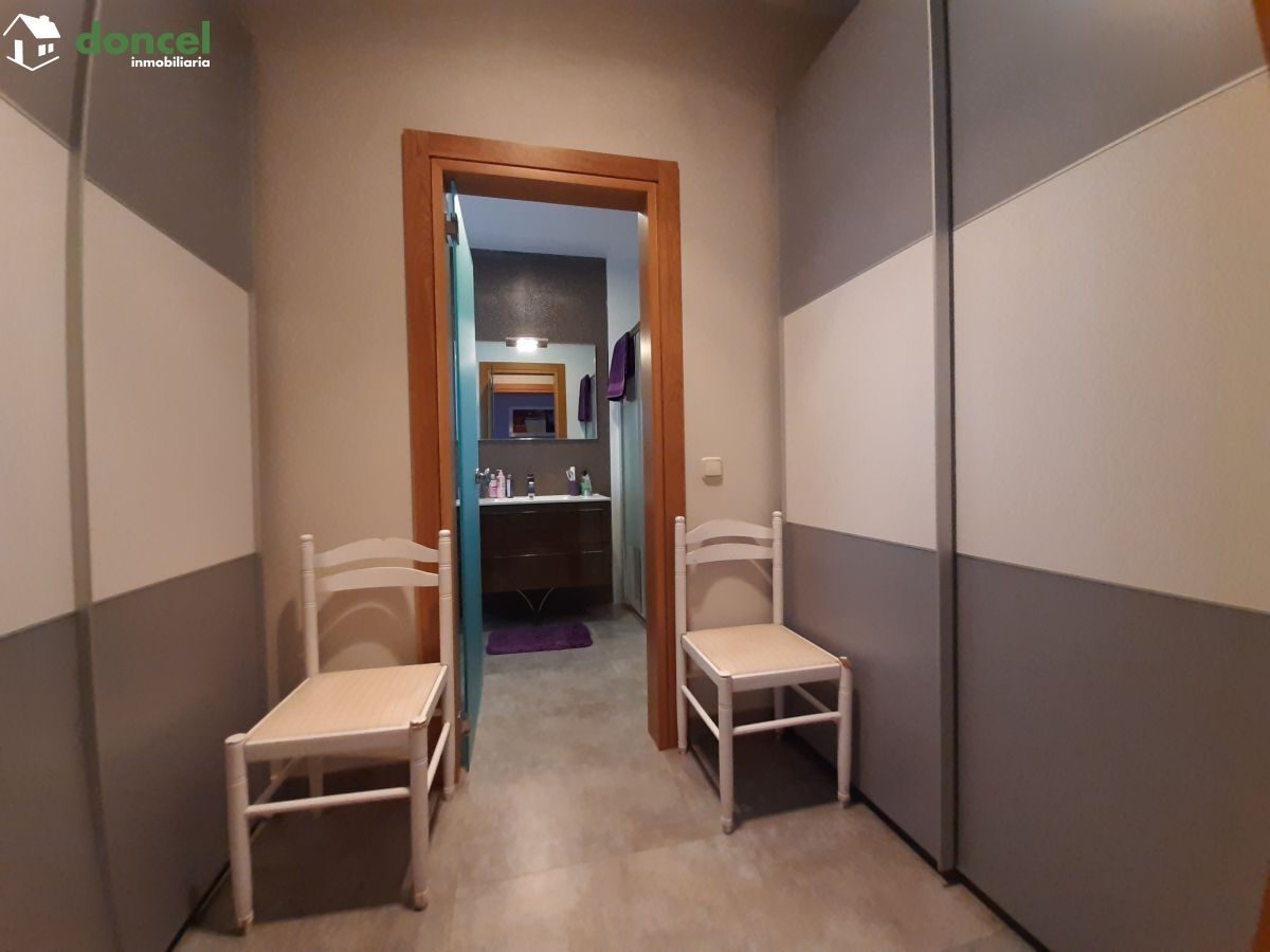 Inmobiliaria Doncel, vende, CHALET EN PIEDRABUENA/CIUDAD REAL a veinticinco minutos de la capital, sobre una parcela de veinte mil metros cuadrados, distribuido en cuatro dormitorios y tres baños, dis — Foto 20