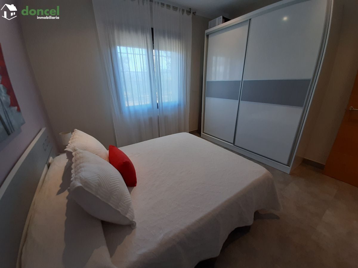 Inmobiliaria Doncel, vende, CHALET EN PIEDRABUENA/CIUDAD REAL a veinticinco minutos de la capital, sobre una parcela de veinte mil metros cuadrados, distribuido en cuatro dormitorios y tres baños, dis — Foto 15