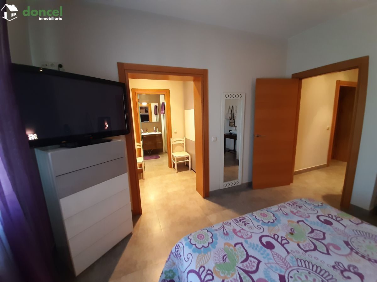 Inmobiliaria Doncel, vende, CHALET EN PIEDRABUENA/CIUDAD REAL a veinticinco minutos de la capital, sobre una parcela de veinte mil metros cuadrados, distribuido en cuatro dormitorios y tres baños, dis — Foto 18
