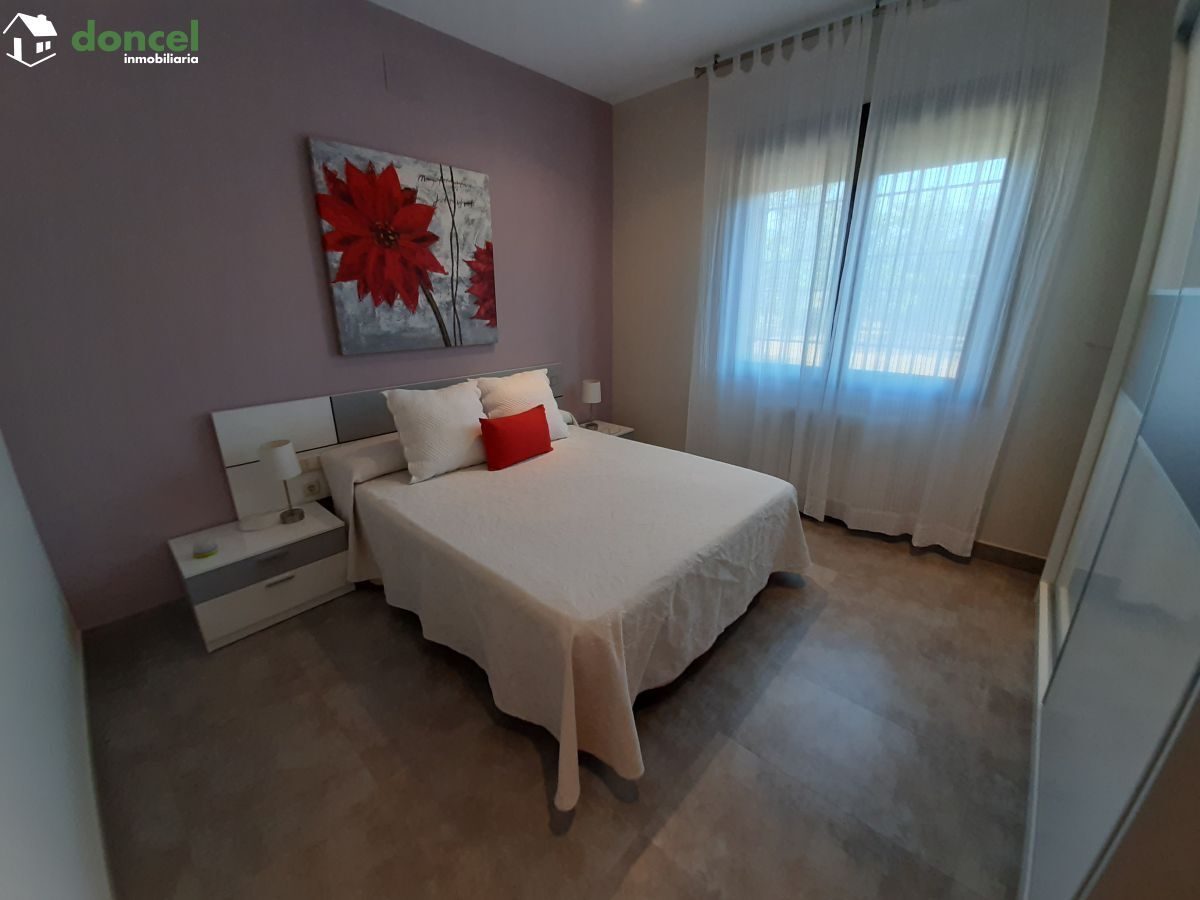 Inmobiliaria Doncel, vende, CHALET EN PIEDRABUENA/CIUDAD REAL a veinticinco minutos de la capital, sobre una parcela de veinte mil metros cuadrados, distribuido en cuatro dormitorios y tres baños, dis — Foto 10