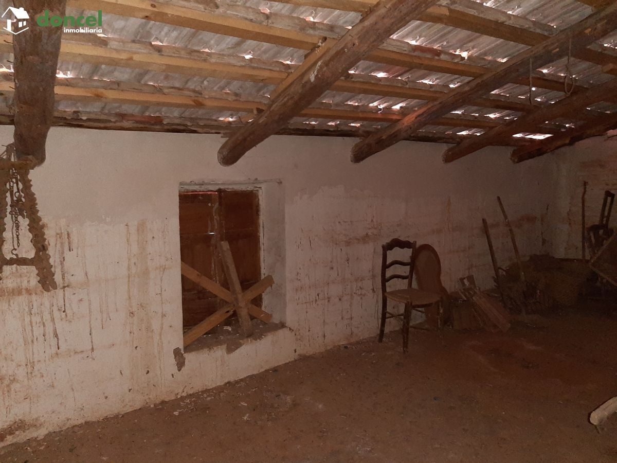 Inmobiliaria Doncel, vende, casa en ALCOLEA DE CTVA./C. Real, con una superficie de cuatrocientos sesenta y siete metros cuadrados, tiene acceso a dos calles. Para reformar. — Foto 3