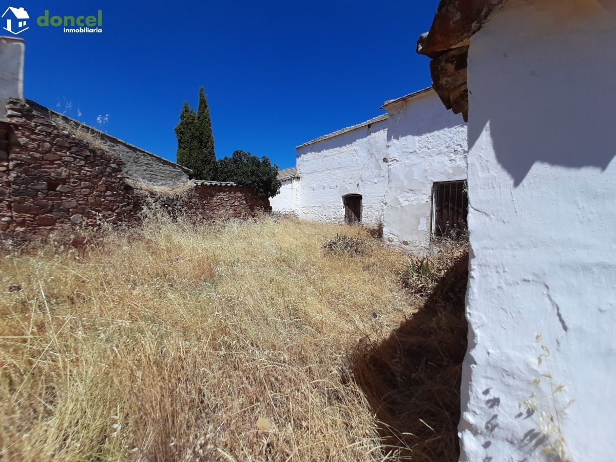 Inmobiliaria Doncel, vende, casa en ALCOLEA DE CTVA./C. Real, con una superficie de cuatrocientos sesenta y siete metros cuadrados, tiene acceso a dos calles. Para reformar. — Foto 6