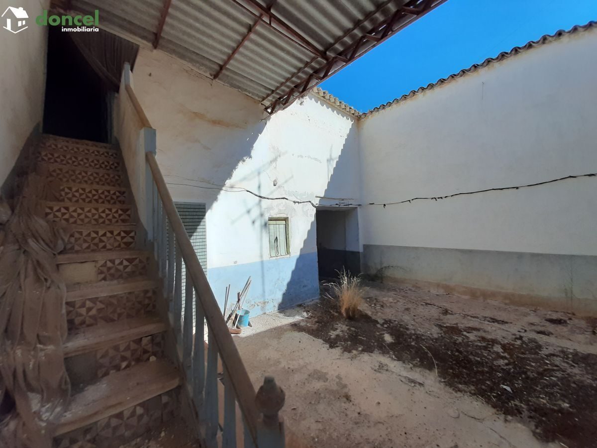 Inmobiliaria Doncel, vende, CASA DE DOS PLANTAS EN ALMAGRO/CIUDAD REAL, con todos los servicios y dataciones en el entorno, bien ubicada, a unos minutos de la Plaza Mayor, con distintas dependencias,  — Foto 5
