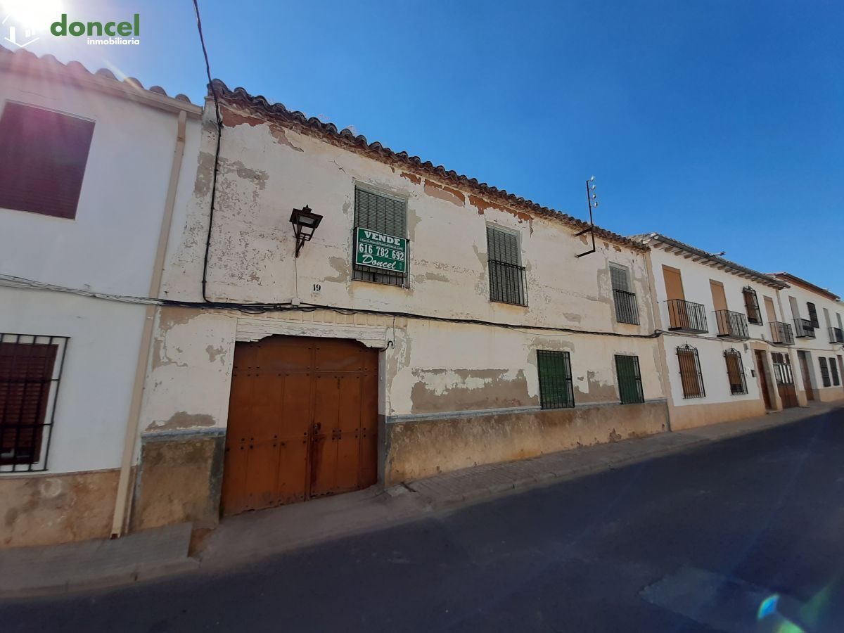 Inmobiliaria Doncel, vende, CASA DE DOS PLANTAS EN ALMAGRO/CIUDAD REAL, con todos los servicios y dataciones en el entorno, bien ubicada, a unos minutos de la Plaza Mayor, con distintas dependencias,  — Foto 6