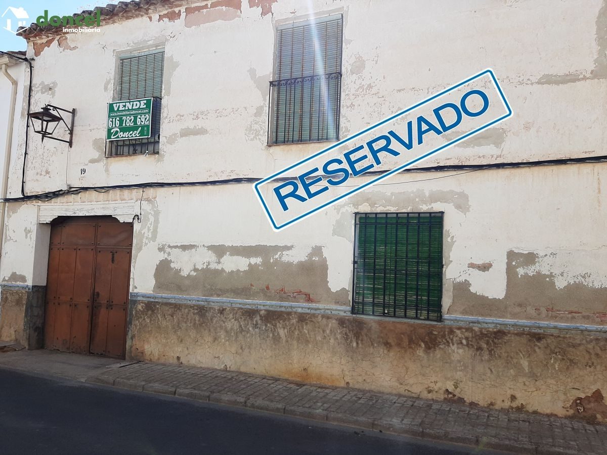 Inmobiliaria Doncel, vende, CASA DE DOS PLANTAS EN ALMAGRO/CIUDAD REAL, con todos los servicios y dataciones en el entorno, bien ubicada, a unos minutos de la Plaza Mayor, con distintas dependencias,  — Foto 1