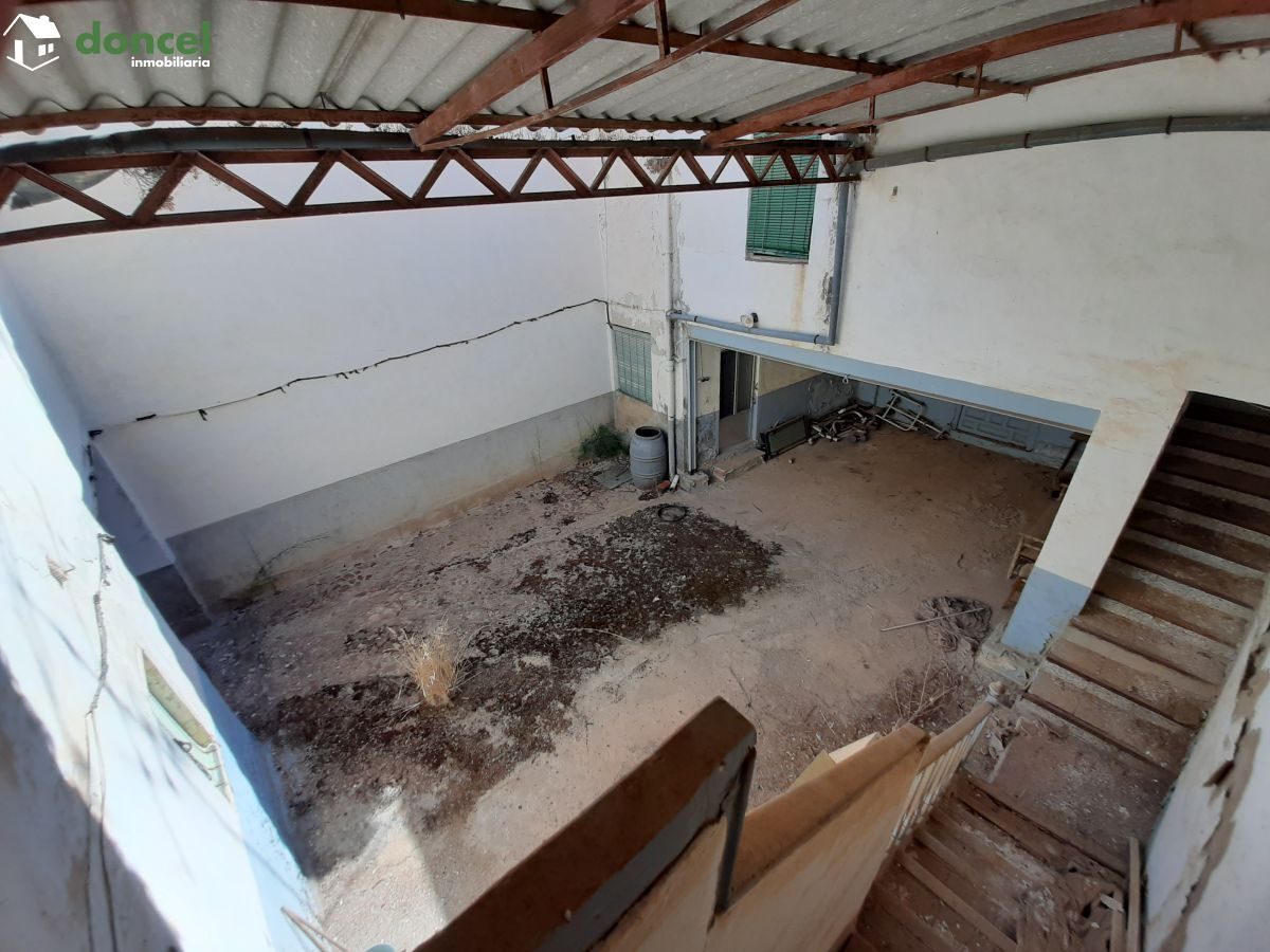 Inmobiliaria Doncel, vende, CASA DE DOS PLANTAS EN ALMAGRO/CIUDAD REAL, con todos los servicios y dataciones en el entorno, bien ubicada, a unos minutos de la Plaza Mayor, con distintas dependencias,  — Foto 4
