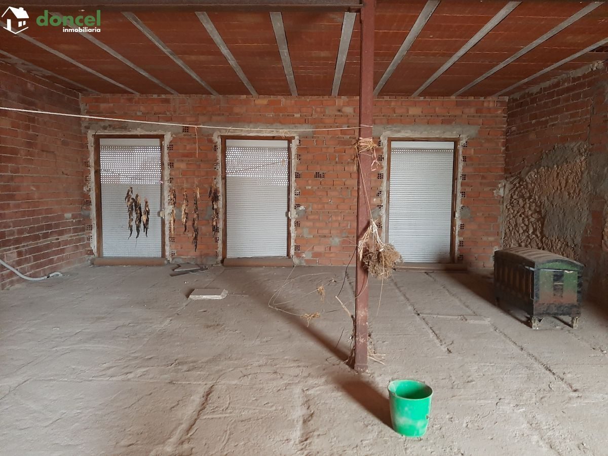 Inmobiliaria Doncel, vende, CASA EN ALMAGRO CON LOCAL COMERCIAL, todos los servicios y dotaciones en el entorno, se encuentra cercano a comercios, cercano a transporte público, cercano a colegios, cer — Foto 6