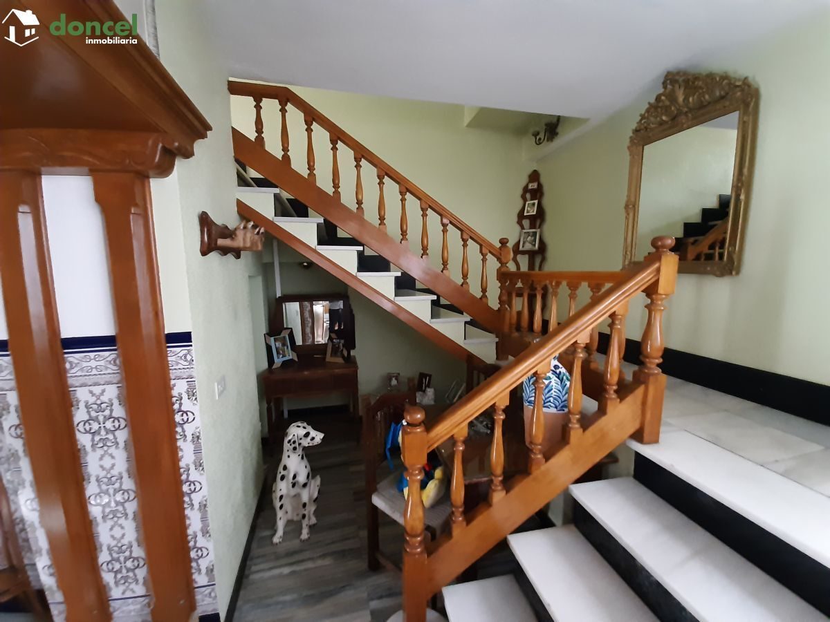 Inmobiliaria Doncel, vende, CASA EN ALMAGRO CON LOCAL COMERCIAL, todos los servicios y dotaciones en el entorno, se encuentra cercano a comercios, cercano a transporte público, cercano a colegios, cer — Foto 14