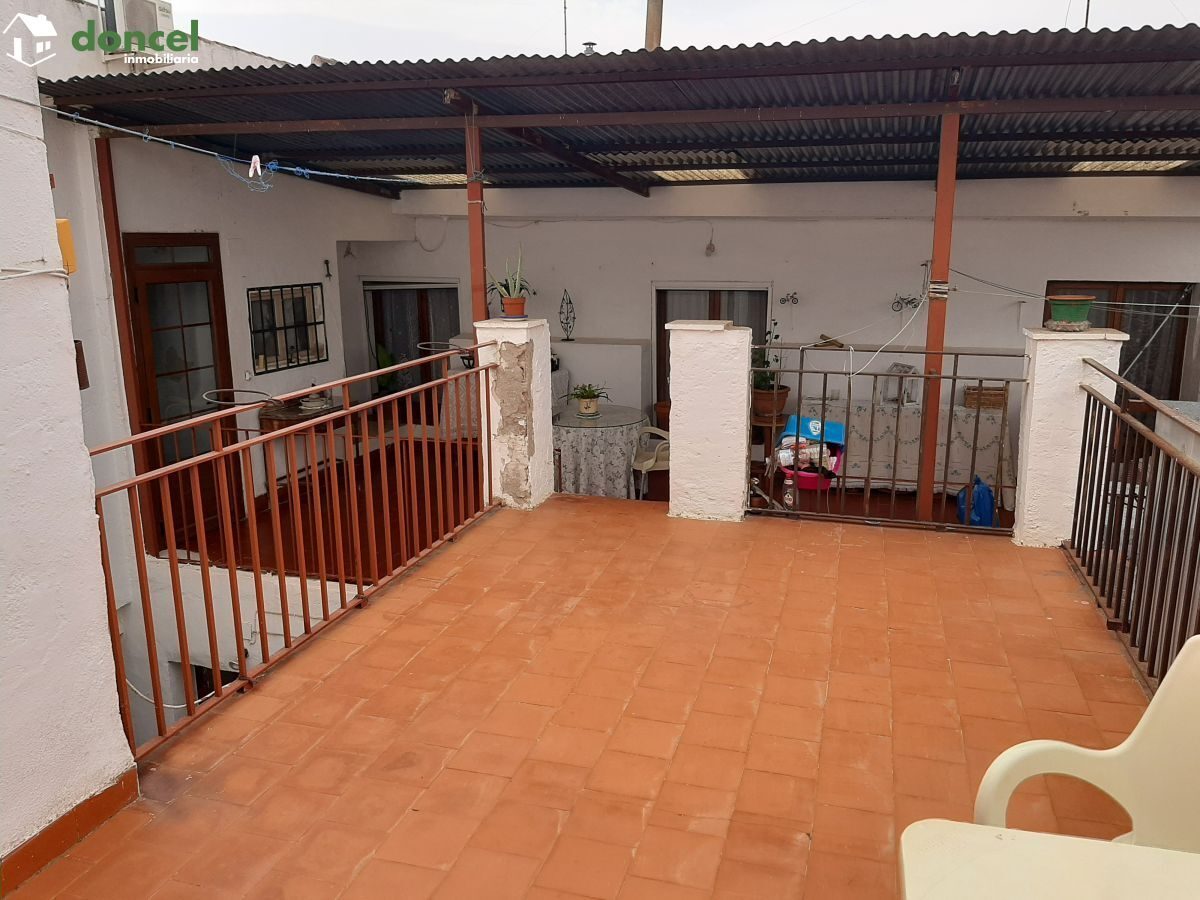 Inmobiliaria Doncel, vende, CASA EN ALMAGRO CON LOCAL COMERCIAL, todos los servicios y dotaciones en el entorno, se encuentra cercano a comercios, cercano a transporte público, cercano a colegios, cer — Foto 4