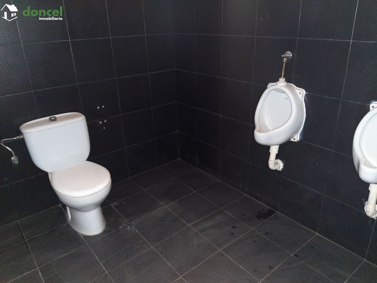 Inmobiliaria Doncel, vende, CASA EN ALMAGRO CON LOCAL COMERCIAL, todos los servicios y dotaciones en el entorno, se encuentra cercano a comercios, cercano a transporte público, cercano a colegios, cer — Foto 15