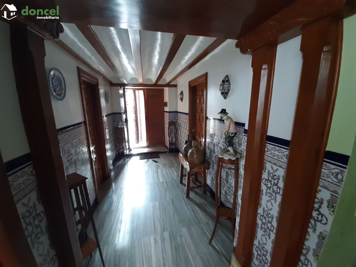 Inmobiliaria Doncel, vende, CASA EN ALMAGRO CON LOCAL COMERCIAL, todos los servicios y dotaciones en el entorno, se encuentra cercano a comercios, cercano a transporte público, cercano a colegios, cer — Foto 7