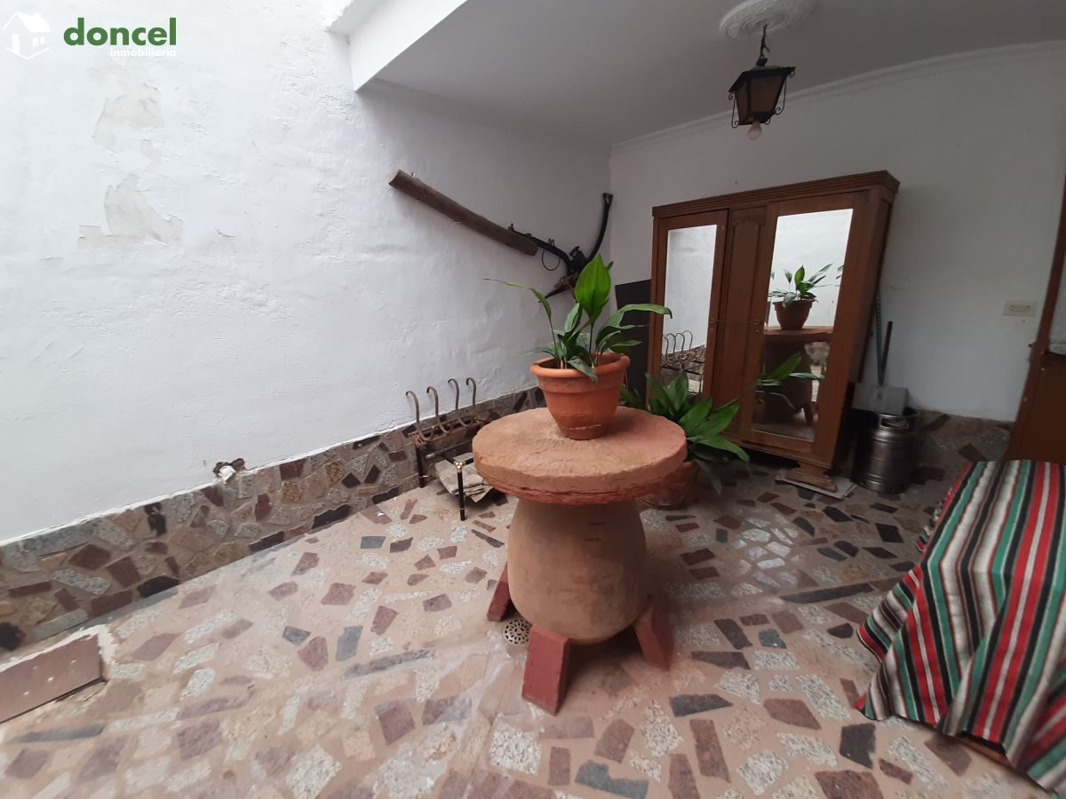 Inmobiliaria Doncel, vende, CASA EN ALMAGRO CON LOCAL COMERCIAL, todos los servicios y dotaciones en el entorno, se encuentra cercano a comercios, cercano a transporte público, cercano a colegios, cer — Foto 13
