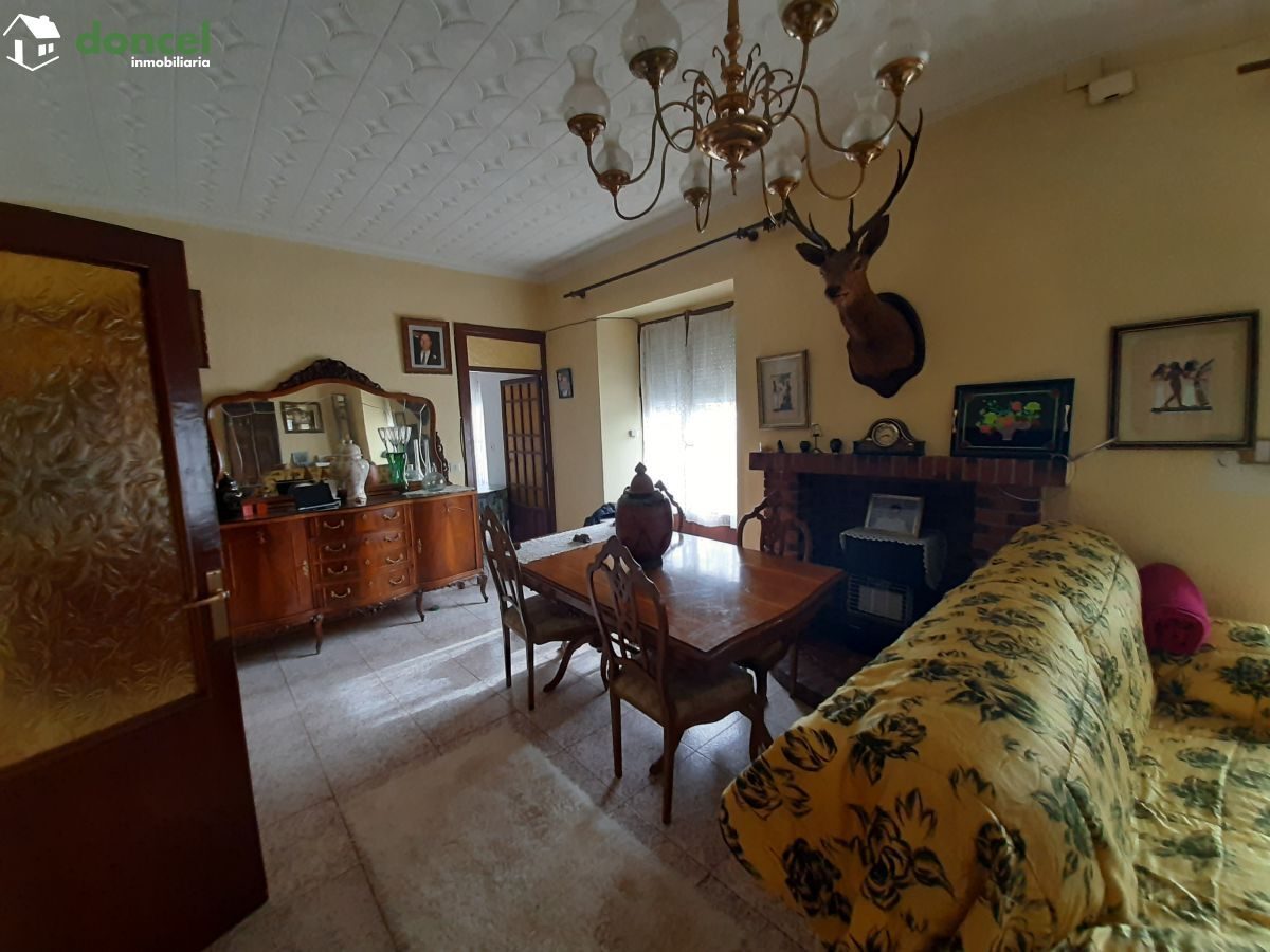 Inmobiliaria Doncel, vende, CASA EN ALMAGRO CON LOCAL COMERCIAL, todos los servicios y dotaciones en el entorno, se encuentra cercano a comercios, cercano a transporte público, cercano a colegios, cer — Foto 12