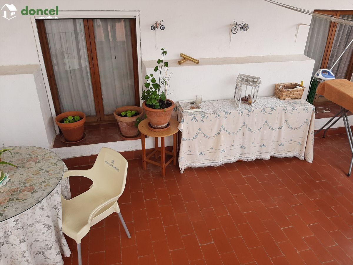 Inmobiliaria Doncel, vende, CASA EN ALMAGRO CON LOCAL COMERCIAL, todos los servicios y dotaciones en el entorno, se encuentra cercano a comercios, cercano a transporte público, cercano a colegios, cer — Foto 9