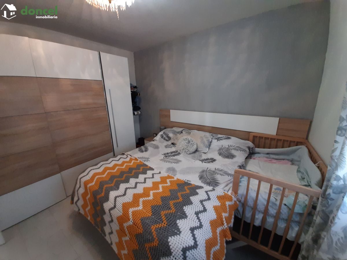 Inmobiliaria Doncel, vende, CASA EN FERNANCABALLERO/CIUDAD REAL, construida sobre parcela de doscientos ochenta y tres metros cuadrados, distribuida en siete dependencias, dos baños, un aseo, dispone  — Foto 6