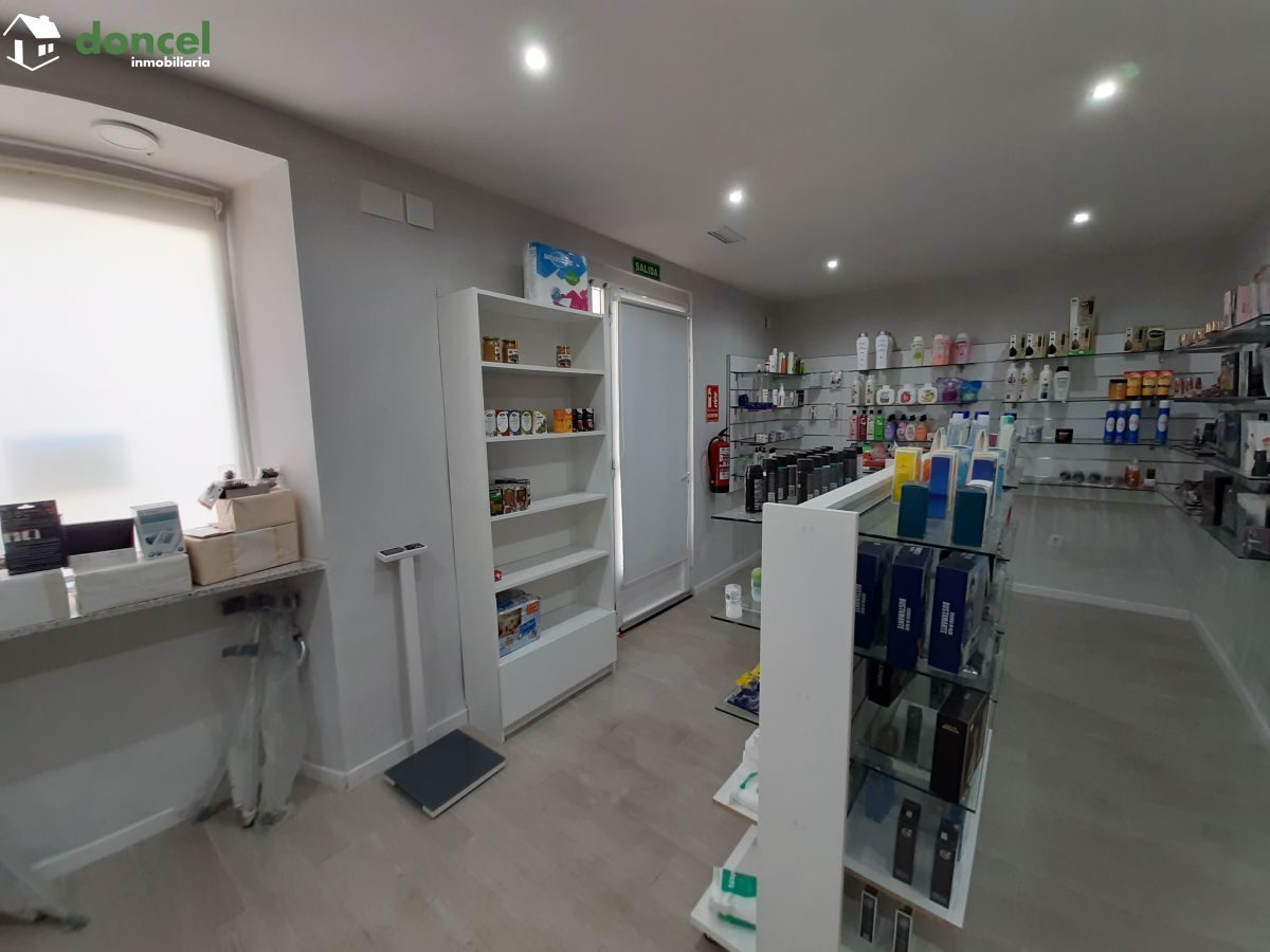 Inmobiliaria Doncel, vende, CASA EN FERNANCABALLERO/CIUDAD REAL, construida sobre parcela de doscientos ochenta y tres metros cuadrados, distribuida en siete dependencias, dos baños, un aseo, dispone  — Foto 7