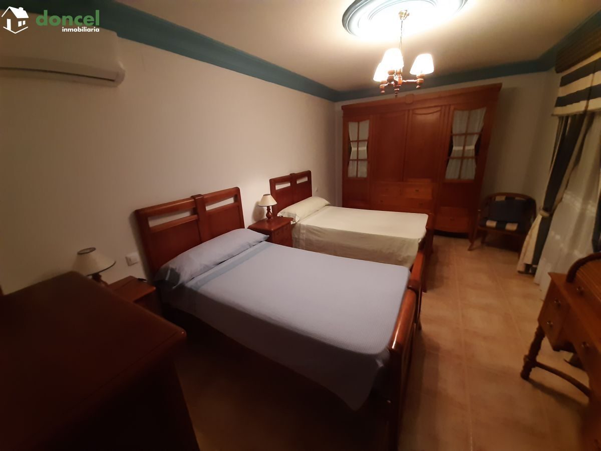 Inmobiliaria Doncel, vende, CASA EN EL CENTRO DE ALMAGRO, sobre parcela de trecientos setenta y un metros cuadrados, se encuentra cercano a comercios, cercano a transporte público, cercano a colegios, — Foto 10
