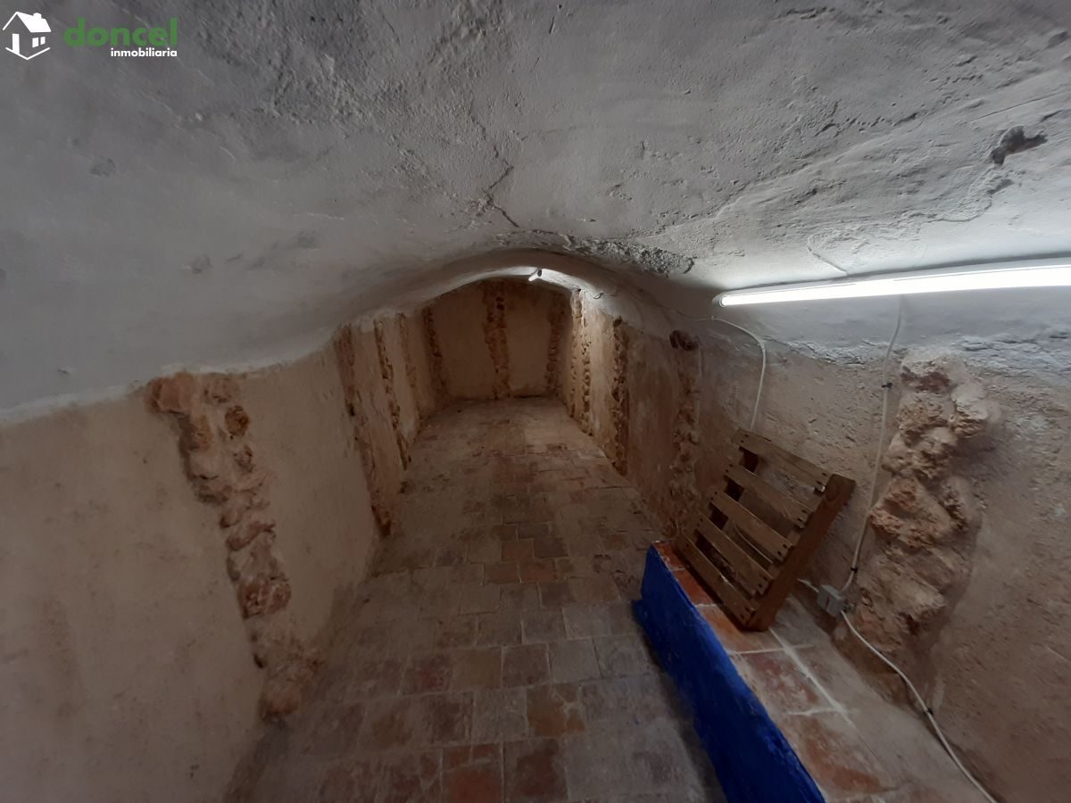 Inmobiliaria Doncel, vende, CASA EN EL CENTRO DE ALMAGRO, sobre parcela de trecientos setenta y un metros cuadrados, se encuentra cercano a comercios, cercano a transporte público, cercano a colegios, — Foto 26