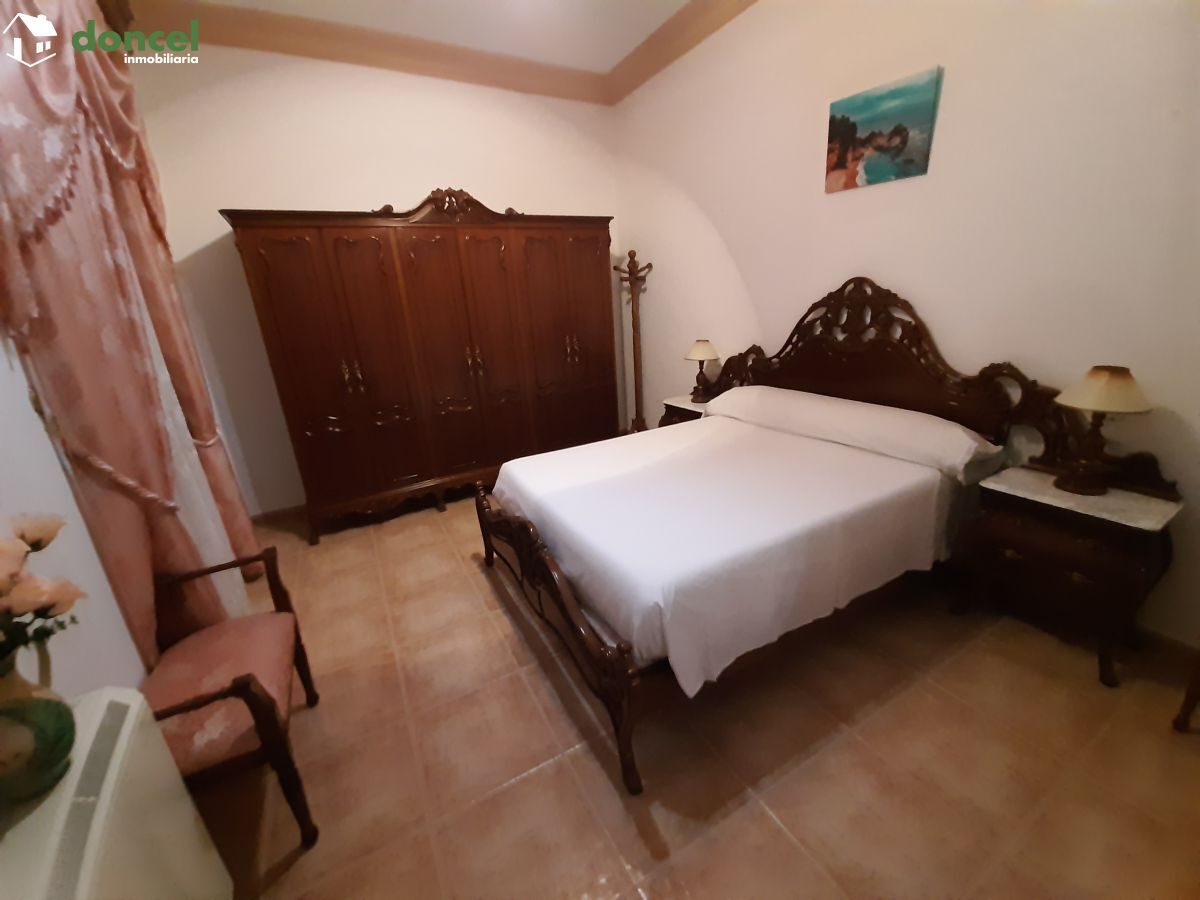 Inmobiliaria Doncel, vende, CASA EN EL CENTRO DE ALMAGRO, sobre parcela de trecientos setenta y un metros cuadrados, se encuentra cercano a comercios, cercano a transporte público, cercano a colegios, — Foto 7