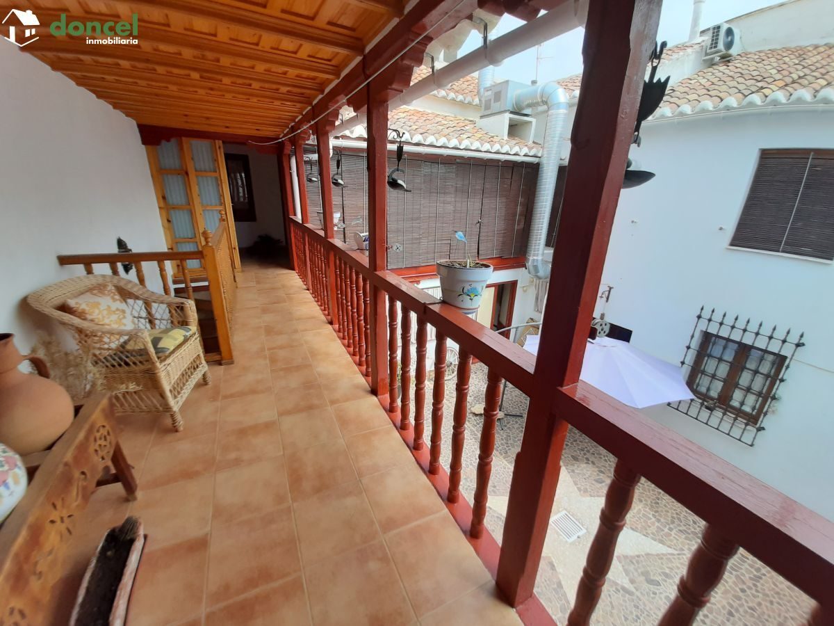 Inmobiliaria Doncel, vende, CASA EN EL CENTRO DE ALMAGRO, sobre parcela de trecientos setenta y un metros cuadrados, se encuentra cercano a comercios, cercano a transporte público, cercano a colegios, — Foto 2