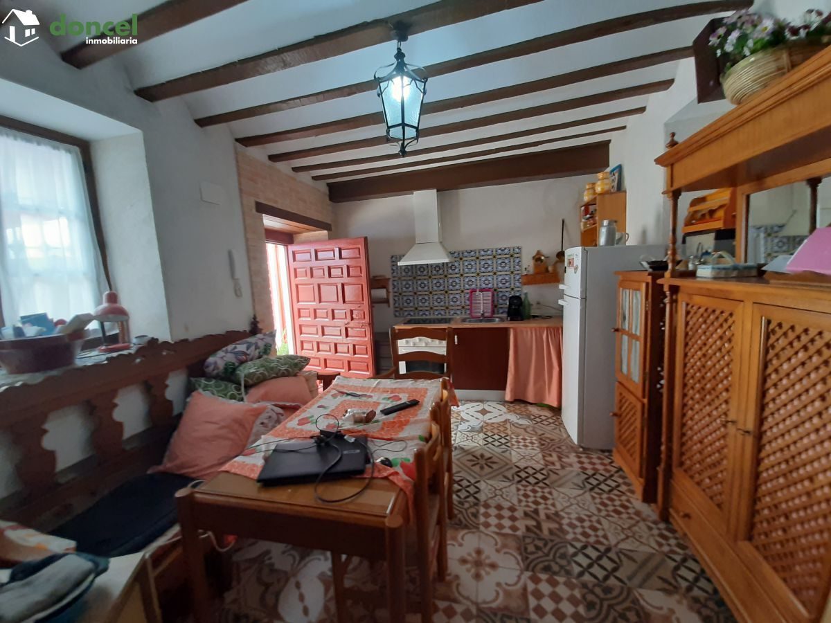 Inmobiliaria Doncel, vende, CASA EN EL CENTRO DE ALMAGRO, sobre parcela de trecientos setenta y un metros cuadrados, se encuentra cercano a comercios, cercano a transporte público, cercano a colegios, — Foto 18
