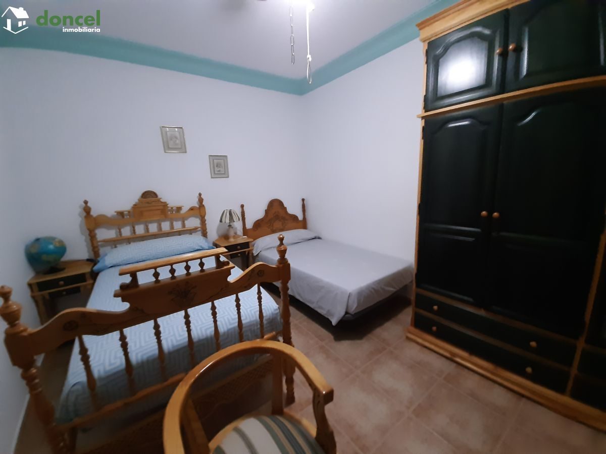 Inmobiliaria Doncel, vende, CASA EN EL CENTRO DE ALMAGRO, sobre parcela de trecientos setenta y un metros cuadrados, se encuentra cercano a comercios, cercano a transporte público, cercano a colegios, — Foto 9