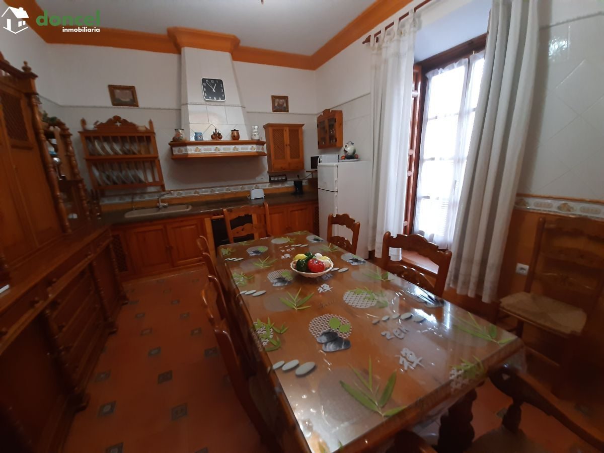 Inmobiliaria Doncel, vende, CASA EN EL CENTRO DE ALMAGRO, sobre parcela de trecientos setenta y un metros cuadrados, se encuentra cercano a comercios, cercano a transporte público, cercano a colegios, — Foto 5
