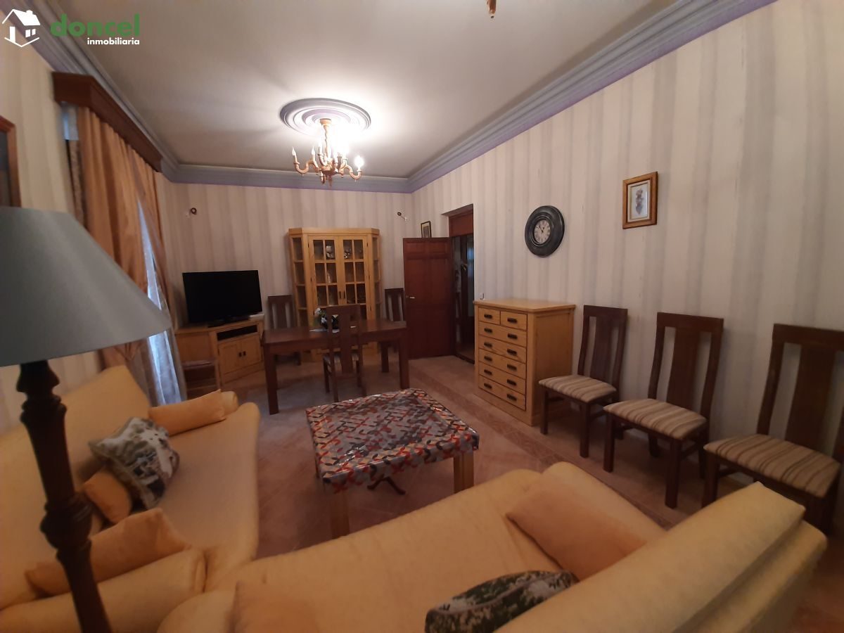 Inmobiliaria Doncel, vende, CASA EN EL CENTRO DE ALMAGRO, sobre parcela de trecientos setenta y un metros cuadrados, se encuentra cercano a comercios, cercano a transporte público, cercano a colegios, — Foto 15