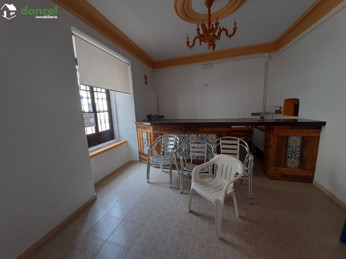 Inmobiliaria Doncel, vende, CASA EN EL CENTRO DE ALMAGRO, sobre parcela de trecientos setenta y un metros cuadrados, se encuentra cercano a comercios, cercano a transporte público, cercano a colegios, — Foto 24