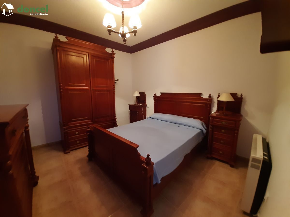 Inmobiliaria Doncel, vende, CASA EN EL CENTRO DE ALMAGRO, sobre parcela de trecientos setenta y un metros cuadrados, se encuentra cercano a comercios, cercano a transporte público, cercano a colegios, — Foto 13