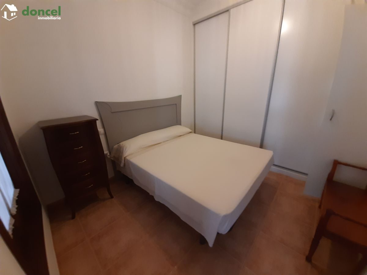 Inmobiliaria Doncel, vende, CASA EN EL CENTRO DE ALMAGRO, sobre parcela de trecientos setenta y un metros cuadrados, se encuentra cercano a comercios, cercano a transporte público, cercano a colegios, — Foto 12