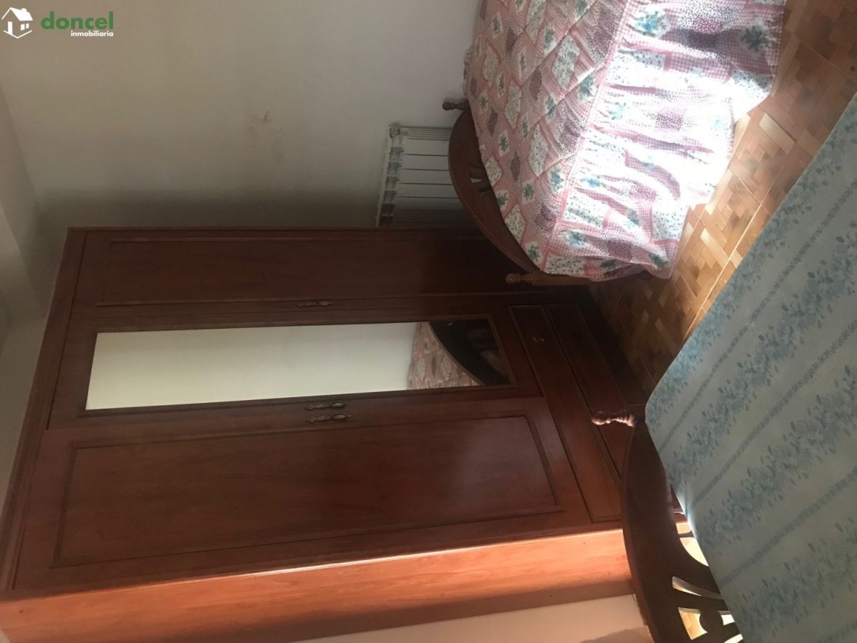Inmobiliaria Doncel, vende CASA EN RETUERTA DEL BULLAQUE/C. Real, distribuida en dos salones ( uno de ellos con chimenea), cuatro dormitorios (uno de ellos en planta baja), dos baños, cocina amueblada — Foto 10