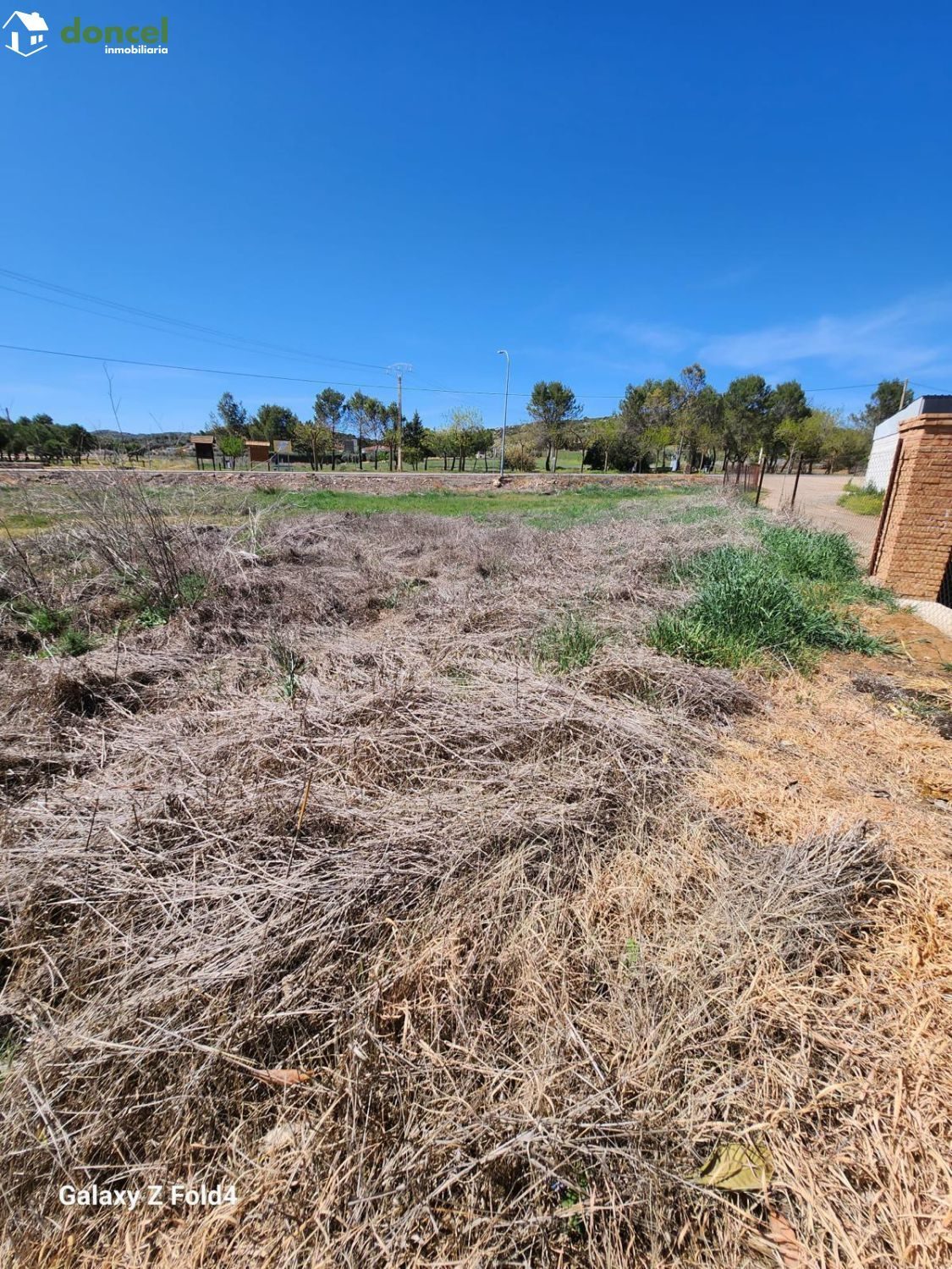 Inmobiliaria Doncel, vende, solar urbano, en Alcolea de Calatrava/Ciudad Real con una superficie de mil ochocientos cincuenta y tres metros cuadrados, con vistas a dos calles. Tiene todos los servicio — Foto 3
