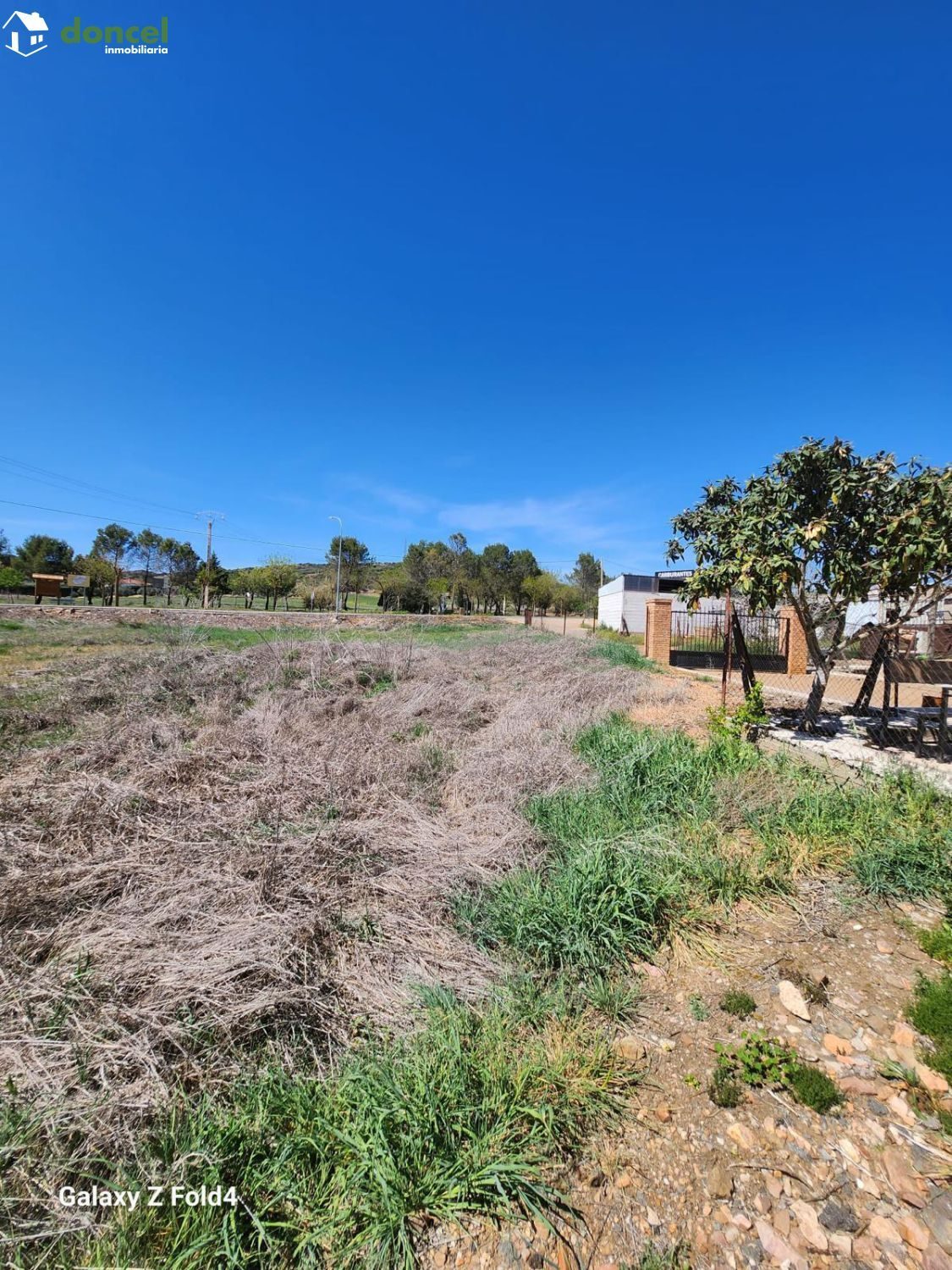 Inmobiliaria Doncel, vende, solar urbano, en Alcolea de Calatrava/Ciudad Real con una superficie de mil ochocientos cincuenta y tres metros cuadrados, con vistas a dos calles. Tiene todos los servicio — Foto 2