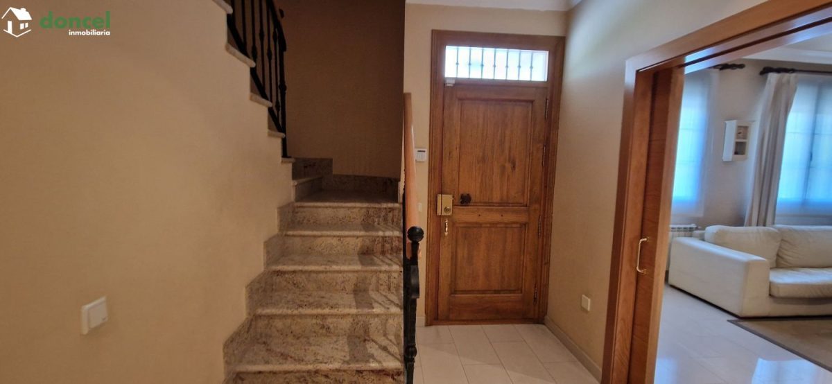 Inmobiliaria Doncel, vende, AMPLIA CASA EN ALMAGRO/C. Real, a 25 minutos del centro de Ciudad Real, con patio de 125 m2 y una terraza-solárium de 39 m2., distribuida en cinco dormitorios, (de los cual — Foto 26