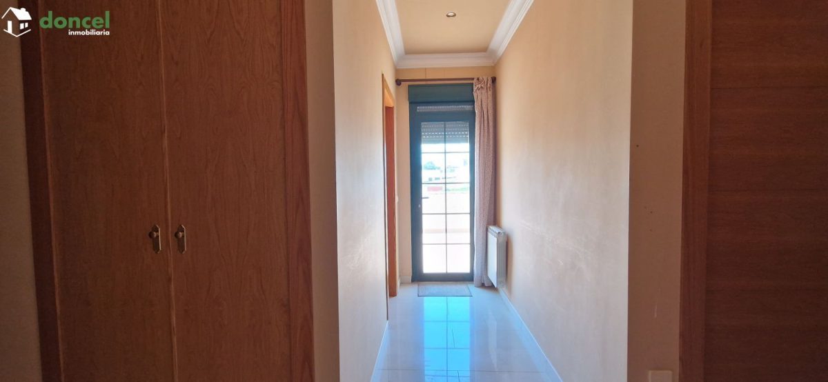 Inmobiliaria Doncel, vende, AMPLIA CASA EN ALMAGRO/C. Real, a 25 minutos del centro de Ciudad Real, con patio de 125 m2 y una terraza-solárium de 39 m2., distribuida en cinco dormitorios, (de los cual — Foto 34