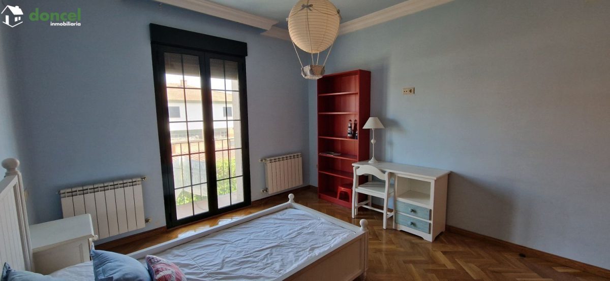 Inmobiliaria Doncel, vende, AMPLIA CASA EN ALMAGRO/C. Real, a 25 minutos del centro de Ciudad Real, con patio de 125 m2 y una terraza-solárium de 39 m2., distribuida en cinco dormitorios, (de los cual — Foto 49