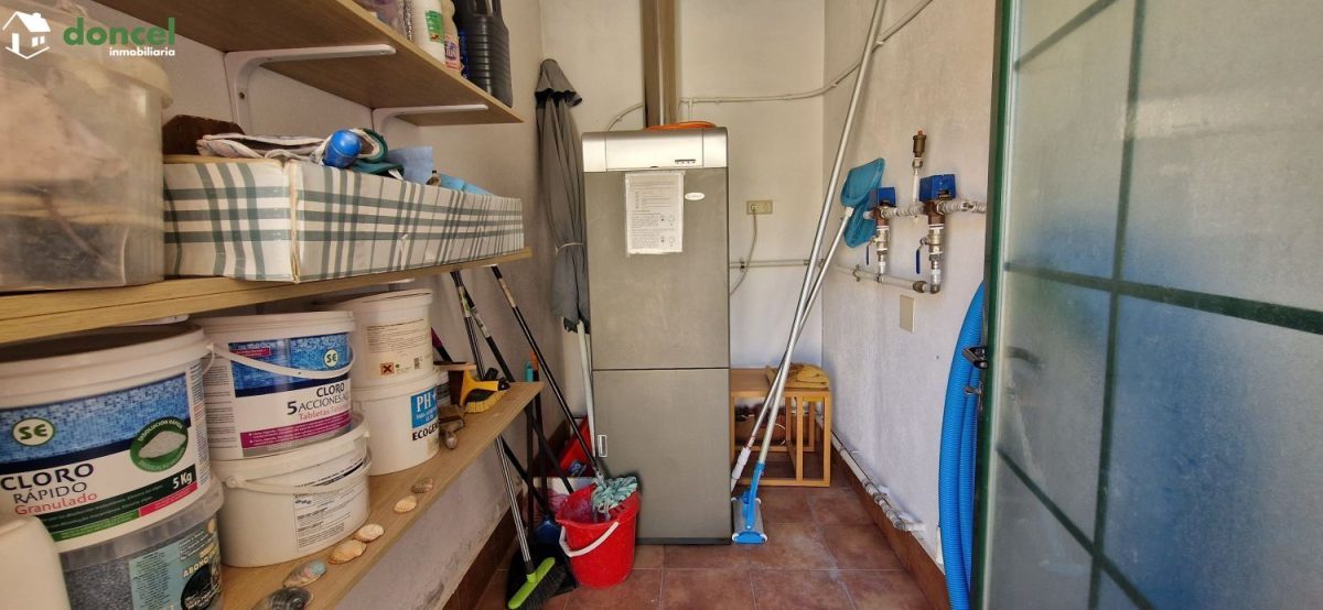 Inmobiliaria Doncel, vende, AMPLIA CASA EN ALMAGRO/C. Real, a 25 minutos del centro de Ciudad Real, con patio de 125 m2 y una terraza-solárium de 39 m2., distribuida en cinco dormitorios, (de los cual — Foto 27