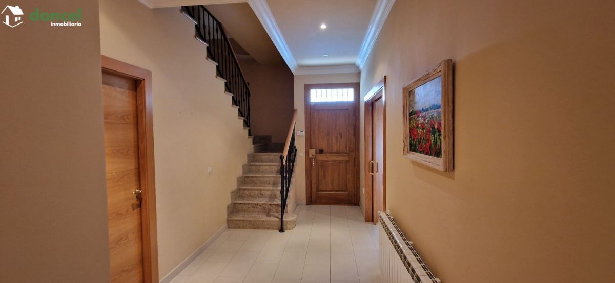 Inmobiliaria Doncel, vende, AMPLIA CASA EN ALMAGRO/C. Real, a 25 minutos del centro de Ciudad Real, con patio de 125 m2 y una terraza-solárium de 39 m2., distribuida en cinco dormitorios, (de los cual — Foto 25