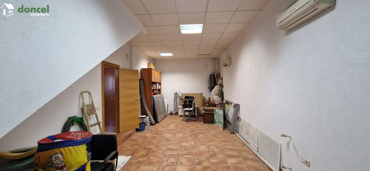Inmobiliaria Doncel, vende, AMPLIA CASA EN ALMAGRO/C. Real, a 25 minutos del centro de Ciudad Real, con patio de 125 m2 y una terraza-solárium de 39 m2., distribuida en cinco dormitorios, (de los cual — Foto 23